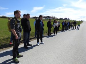 Zbrali smo se v Stanjevcih, kjer smo si ogledali površine, na katerih izvajamo ukrep za ohranjanje gnezdečih parov hribskega škrjanca. foto: Tjaša Pršin